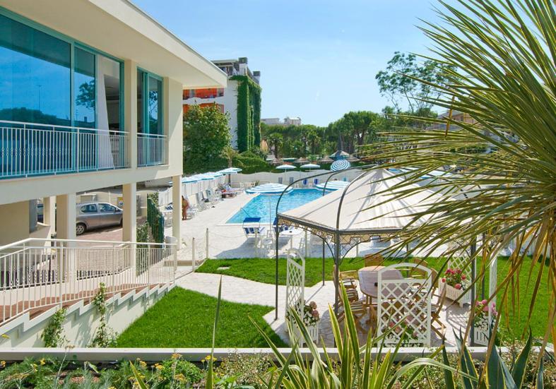 Hotel Bolivar Lido di Jesolo Exterior foto