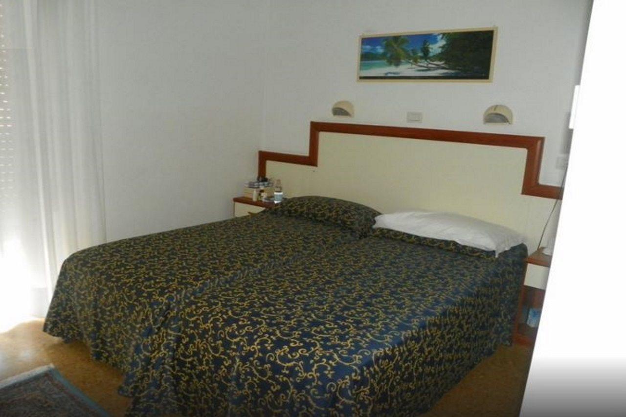 Hotel Bolivar Lido di Jesolo Exterior foto